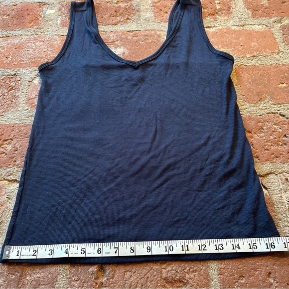 Navy blue CAbi Busy Tank size small summer fun - Picture 12 of 16